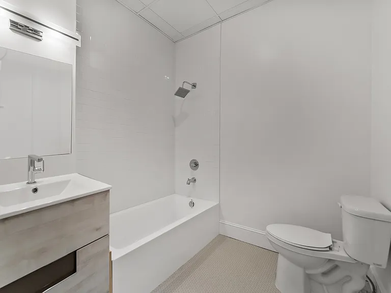 The North Court Apartments — Photo 14