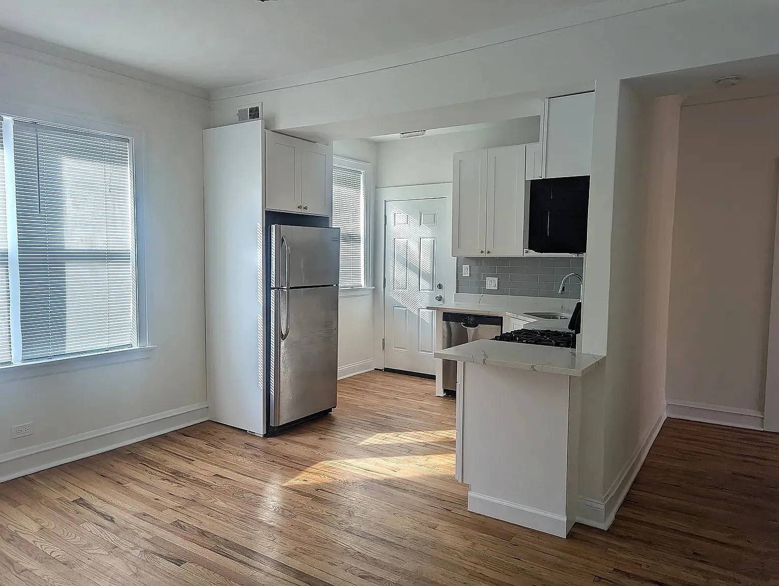 1 bed, 1075 sqft, $2,195 — Photo 2