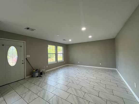 3rd image of 1102 Beauty St