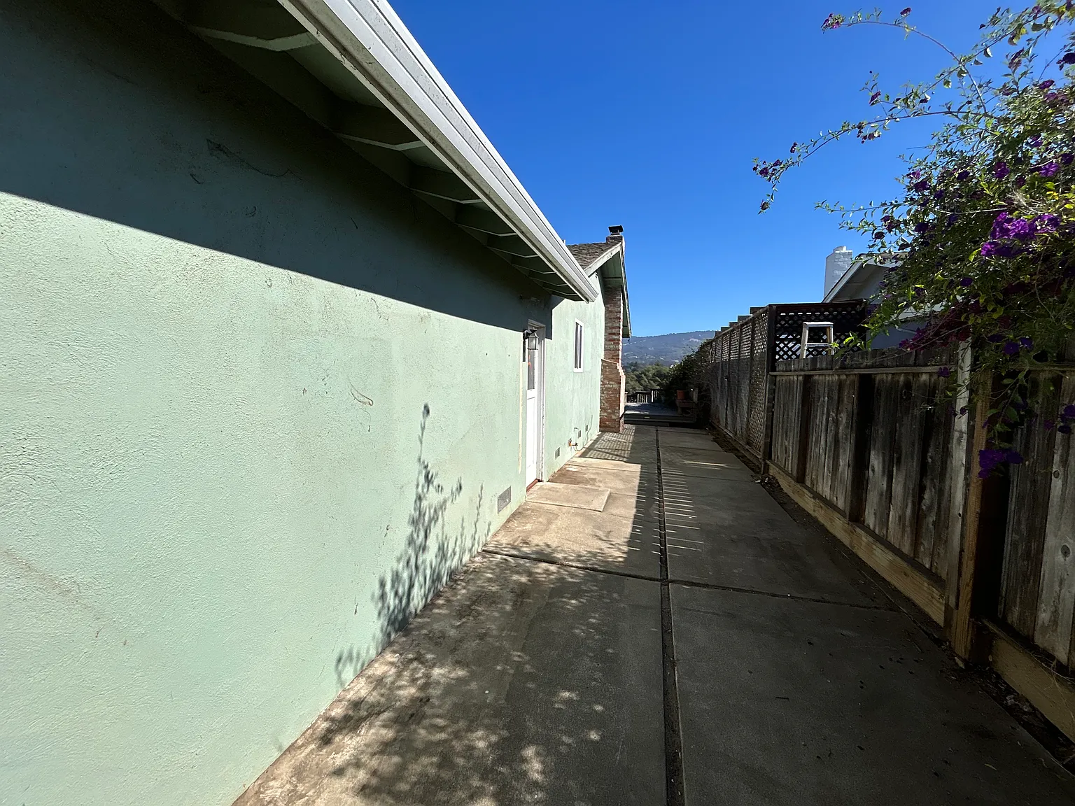 3 bed, 1350 sqft, $4,100 — Photo 4