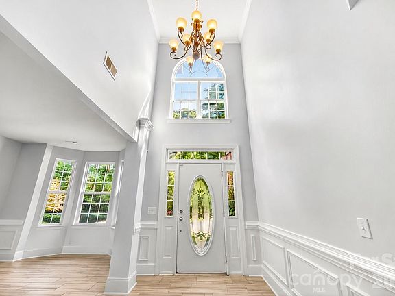 5th image of 610 Springwood Dr