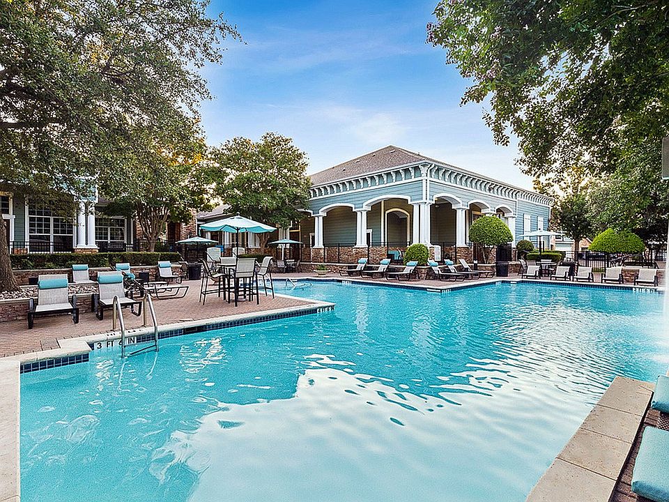 Resort-Style Pool