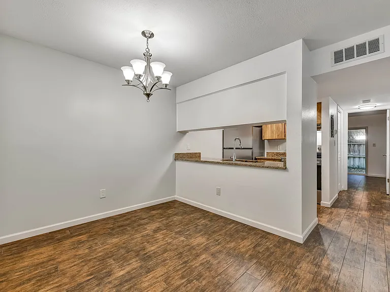 3109 W Horatio St #16 — Photo 3