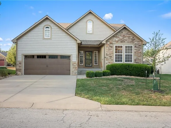 1201 Notting Hill Rd, Greenwood, MO 64034