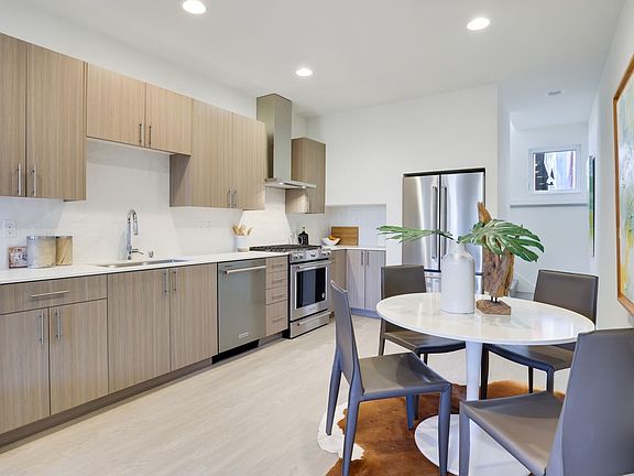 Photos are from the model home not subject property, floor plans may vary>