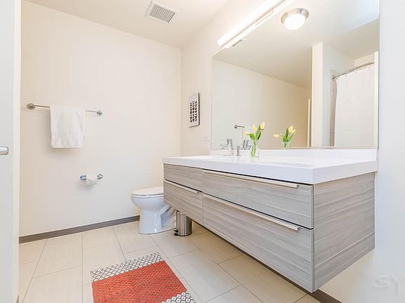 5th image of 1914 N Milwaukee Ave #607