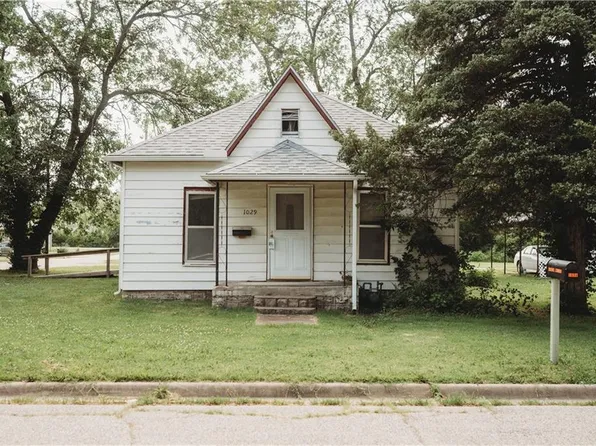 1029 S Forest Ave, Chanute, KS 66720