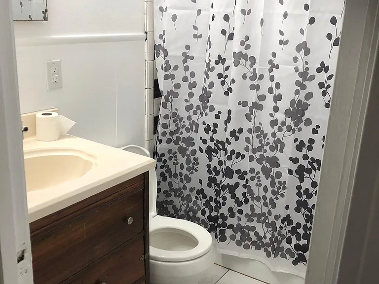 607 N Duck St — Photo 16