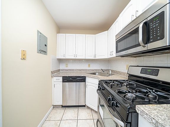 5th image of 524 4th St APT 10