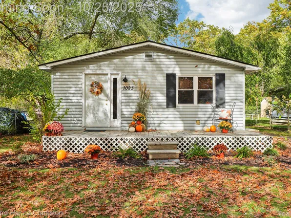 1023 N Park St, Highland, MI 48356