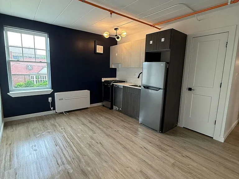 240 Mack Ave — Photo 13