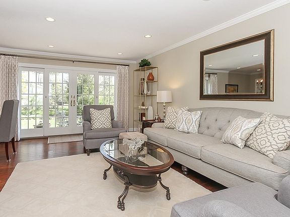 3rd image of 2023 N Elizabeth Dr