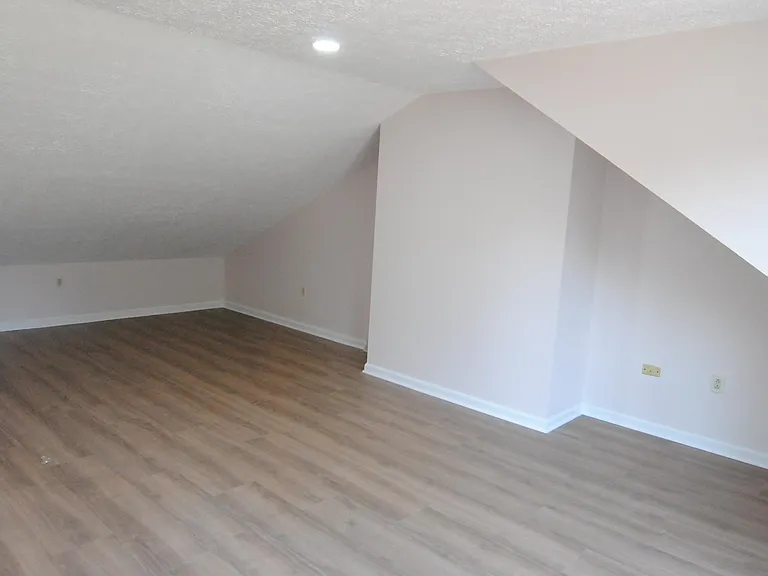 25 Cadogan Way — Photo 19