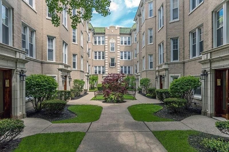 1st image of 4439 N Greenview Ave APT 1n