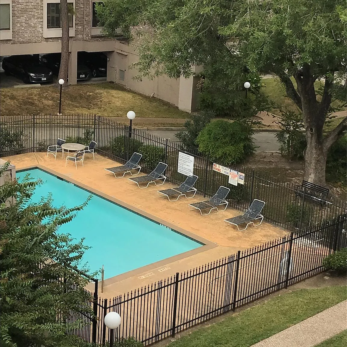 2 bed, 1.0 bath, 913 sqft, $1,350 — Photo 4