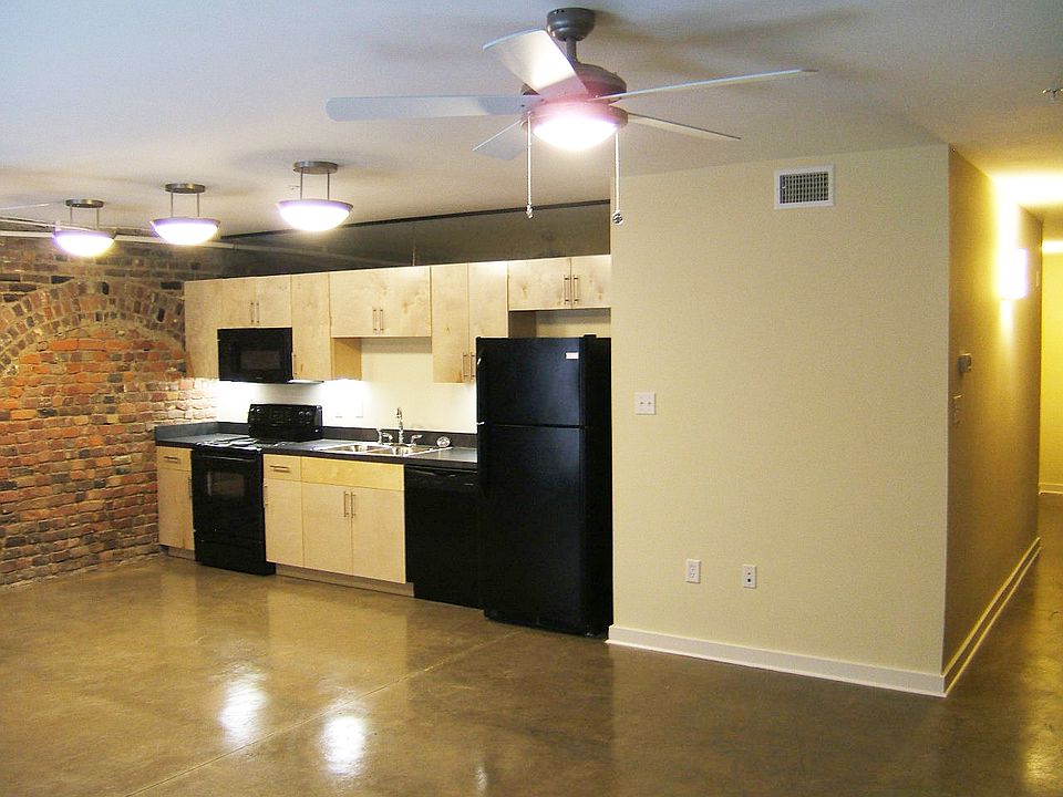 1st image of 133 N Sycamore St APT 4