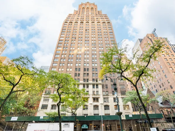 320 East 42nd Street image 1 of 21