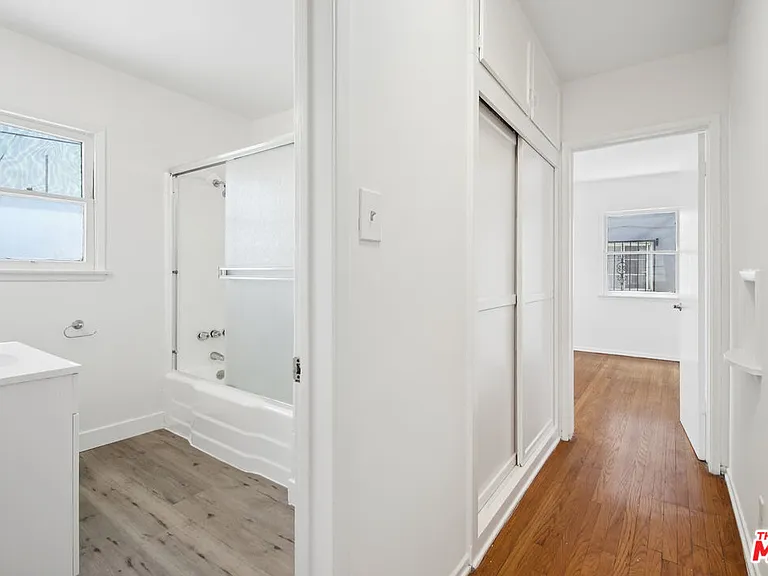 1138 S Sherbourne Dr #3 — Photo 10