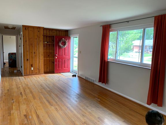 2nd image of 7824 Buckeye Cres