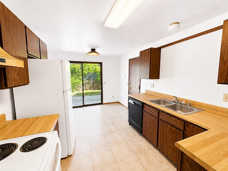 1704 Antoine Ave — Photo 3