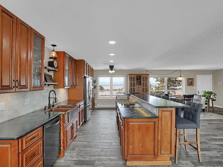 5825 Eggar Ct — Photo 10