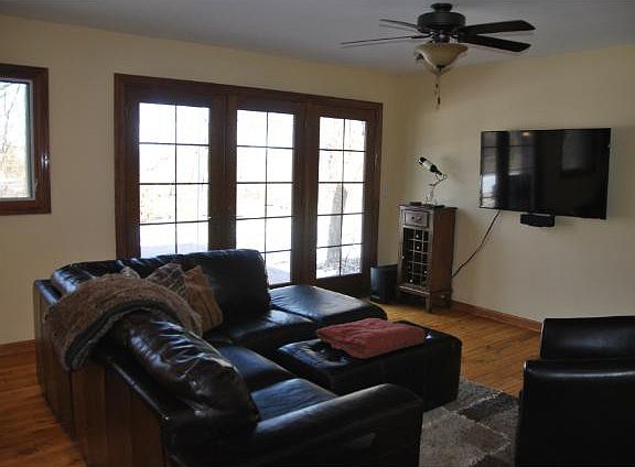 5th image of 10092 Stillwater Ln N