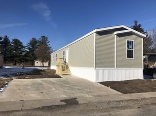 9164 Freeport Ln, Demotte, IN 46310