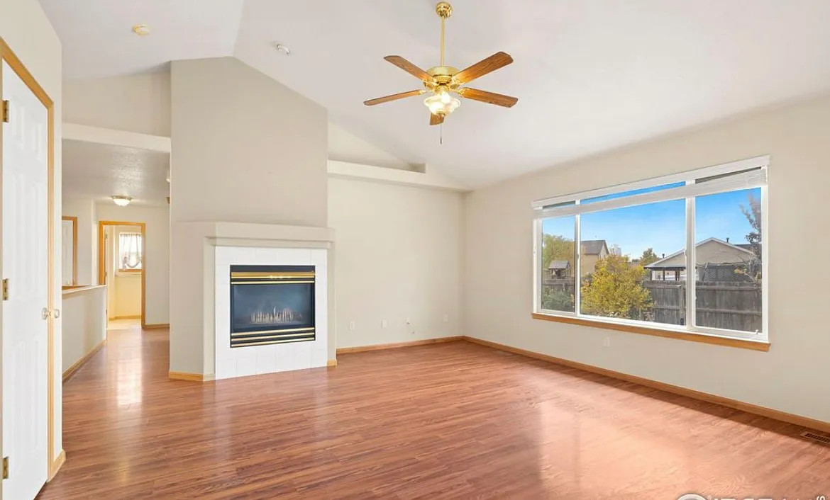 4 bed, 2748 sqft, $2,800 — Photo 2