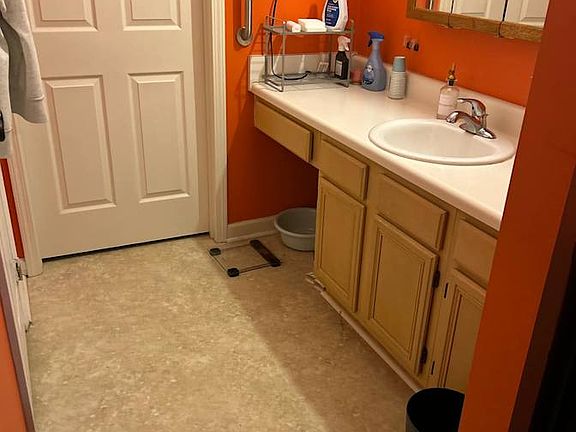 5th image of 2636 Burke Ln