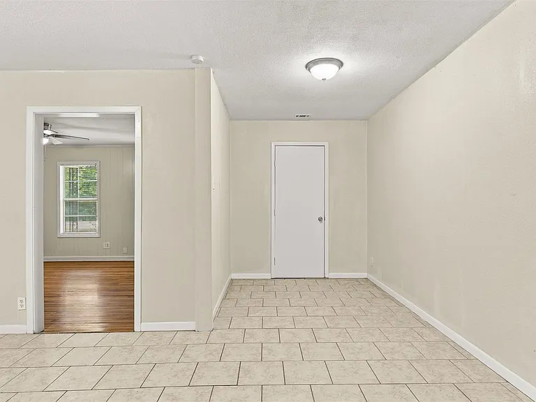 1914 Oaklawn Dr — Photo 12