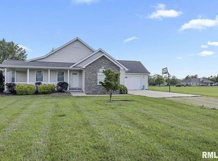 30517 Natalie Ln, Girard, IL 62640