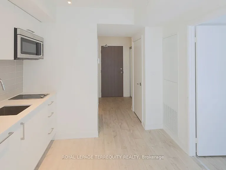 576 Front St W #627 — Photo 13
