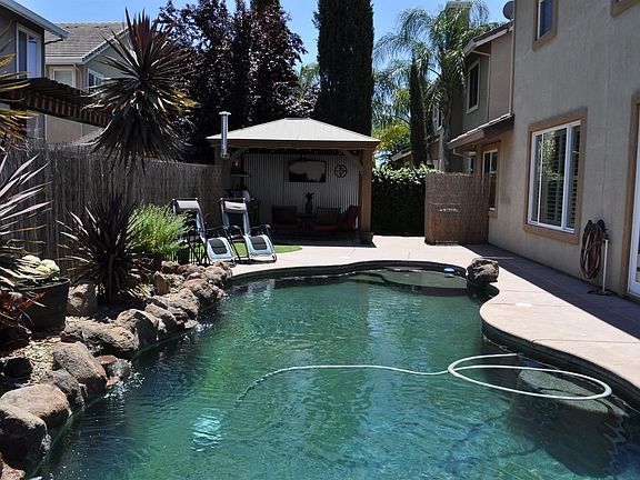 2nd image of 823 Poppy Ct