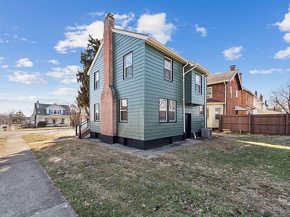 3rd image of 3500 Daytona Ave