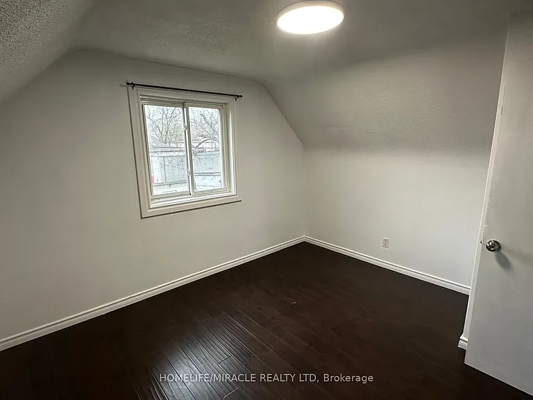 33 Jeavons Ave #ENTIRE HOUSE — Photo 13
