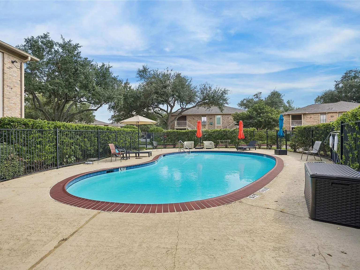 1 bed, 1.0 bath, 480 sqft, $950 — Photo 3
