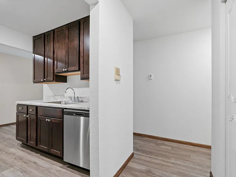 1605 Minnehaha Apartments — Photo 38