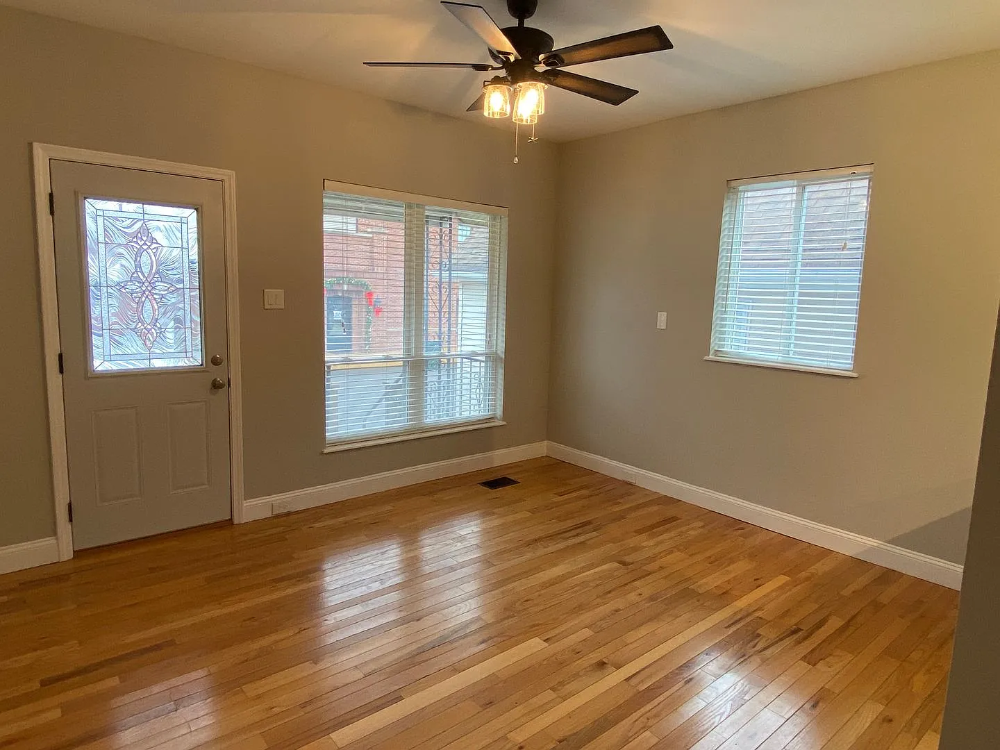 Completely Renovated Beautiful Home in the Hill — Photo 2