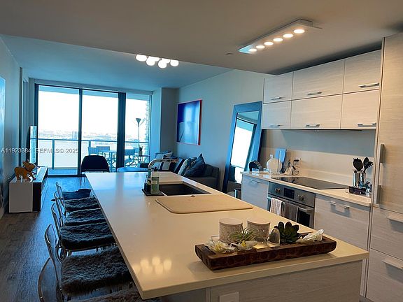 4th image of 650 NE 32nd St #3005