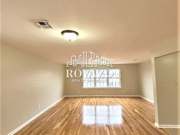 3rd image of 82 Hawthorne Ave #1B