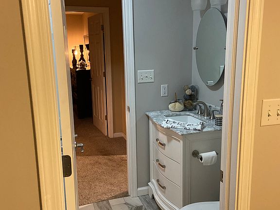 Bath 1 from BR1 jack n jill