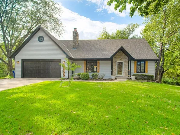 6655 Oak Ridge Dr, Shawnee, KS 66217