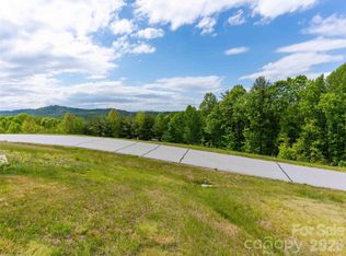 661 Whites Lake Blvd, Saluda, NC 28773