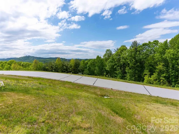 661 Whites Lake Blvd, Saluda, NC 28773