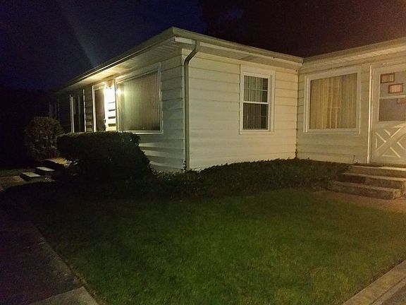 4th image of 924 N Boehning St