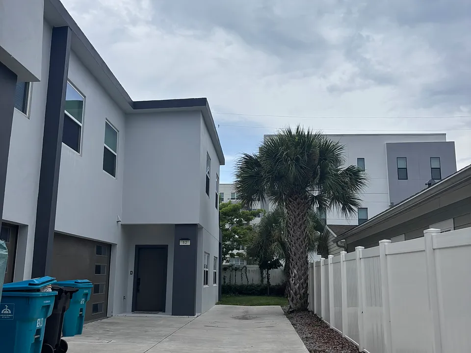 82 W Muriel St #82