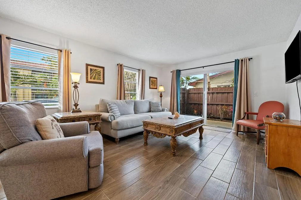2 bed, 2.0 bath, 1100 sqft, $2,495 — Photo 3