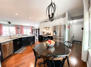 776 Barrington Ct, Pewaukee, WI
