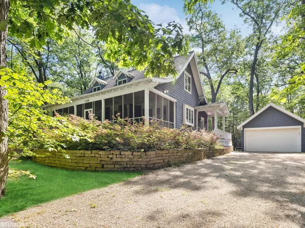 18661 Forest Beach Dr, New Buffalo, MI 49117