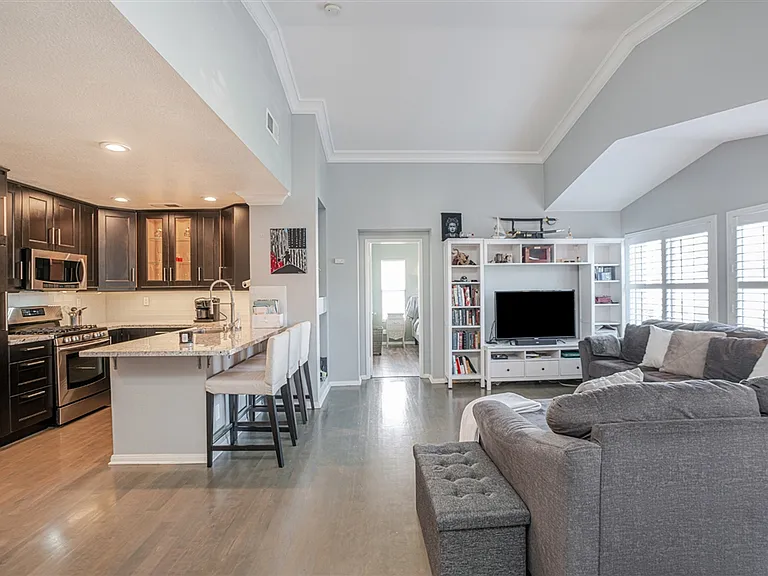 1276 El Cortez Ct — Photo 3